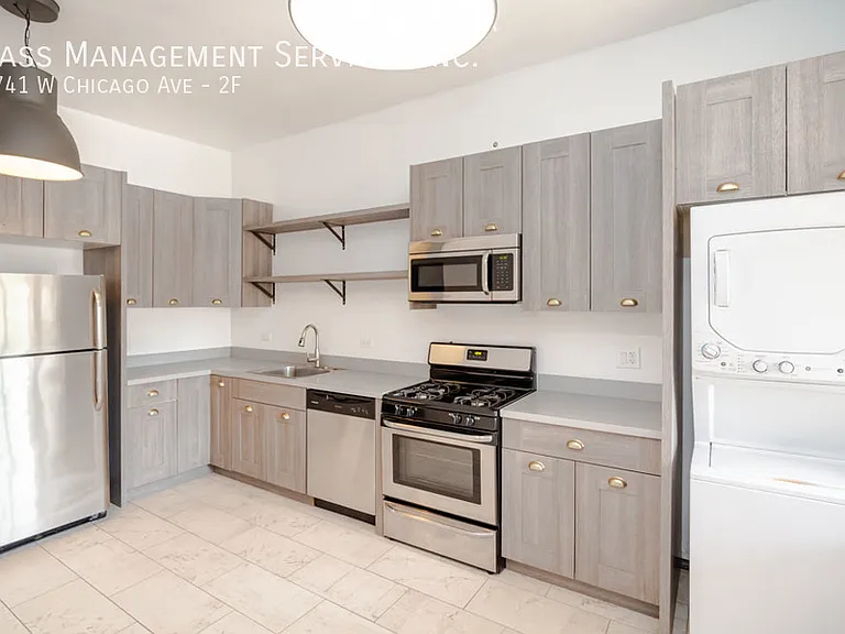1741 W Chicago Ave #2F — Photo 1