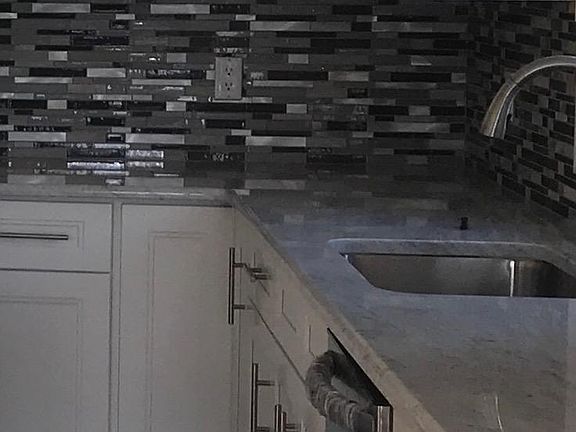 5th image of 133 N Railroad Ave #1
