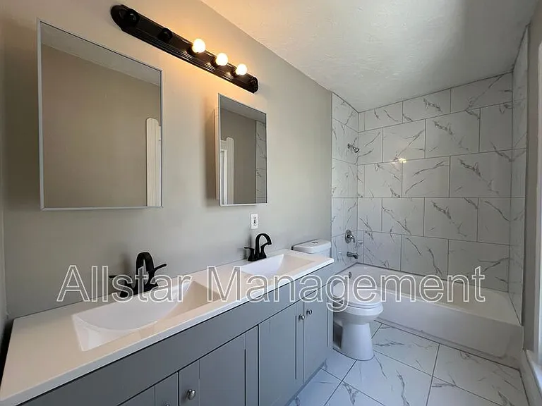 915 East Ave — Photo 22