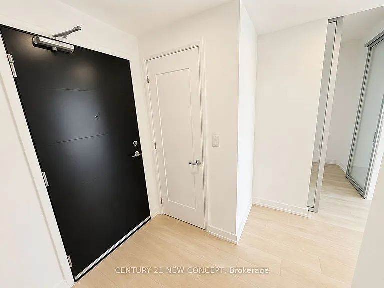 75 James St S #1416 — Photo 6