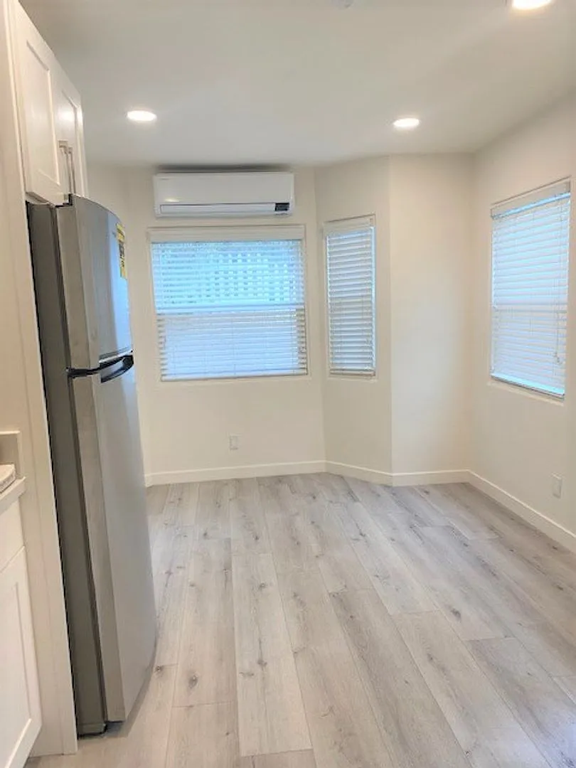 Beautiful 1 Bed/1 Bath in Eagle Rock! — Photo 3