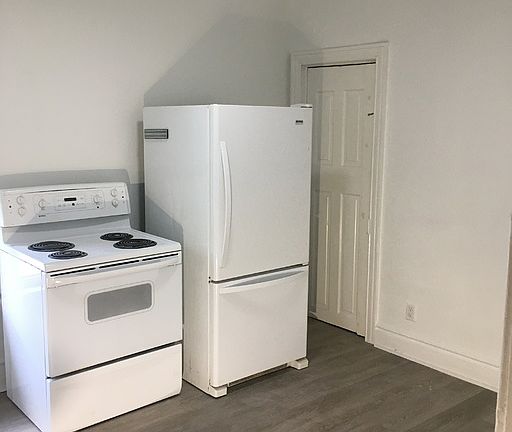 4th image of 323 Woolwich St