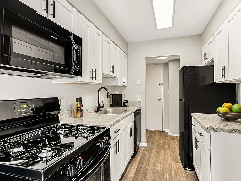 Montgomery White Oak Apartments — Photo 20