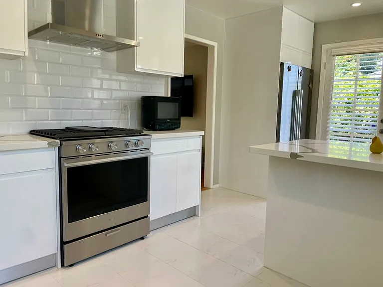 Kitchen & Dining Area