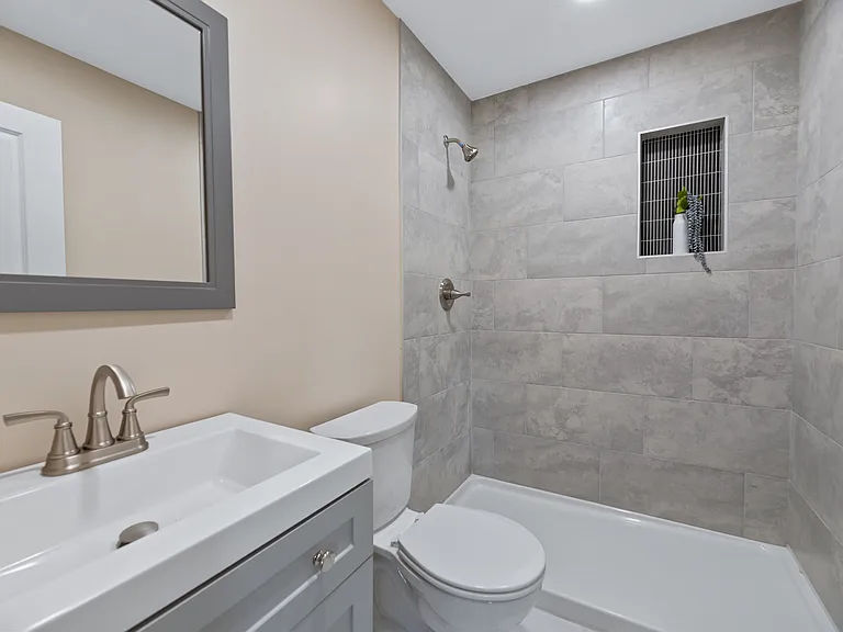 821 N Clara St — Photo 18