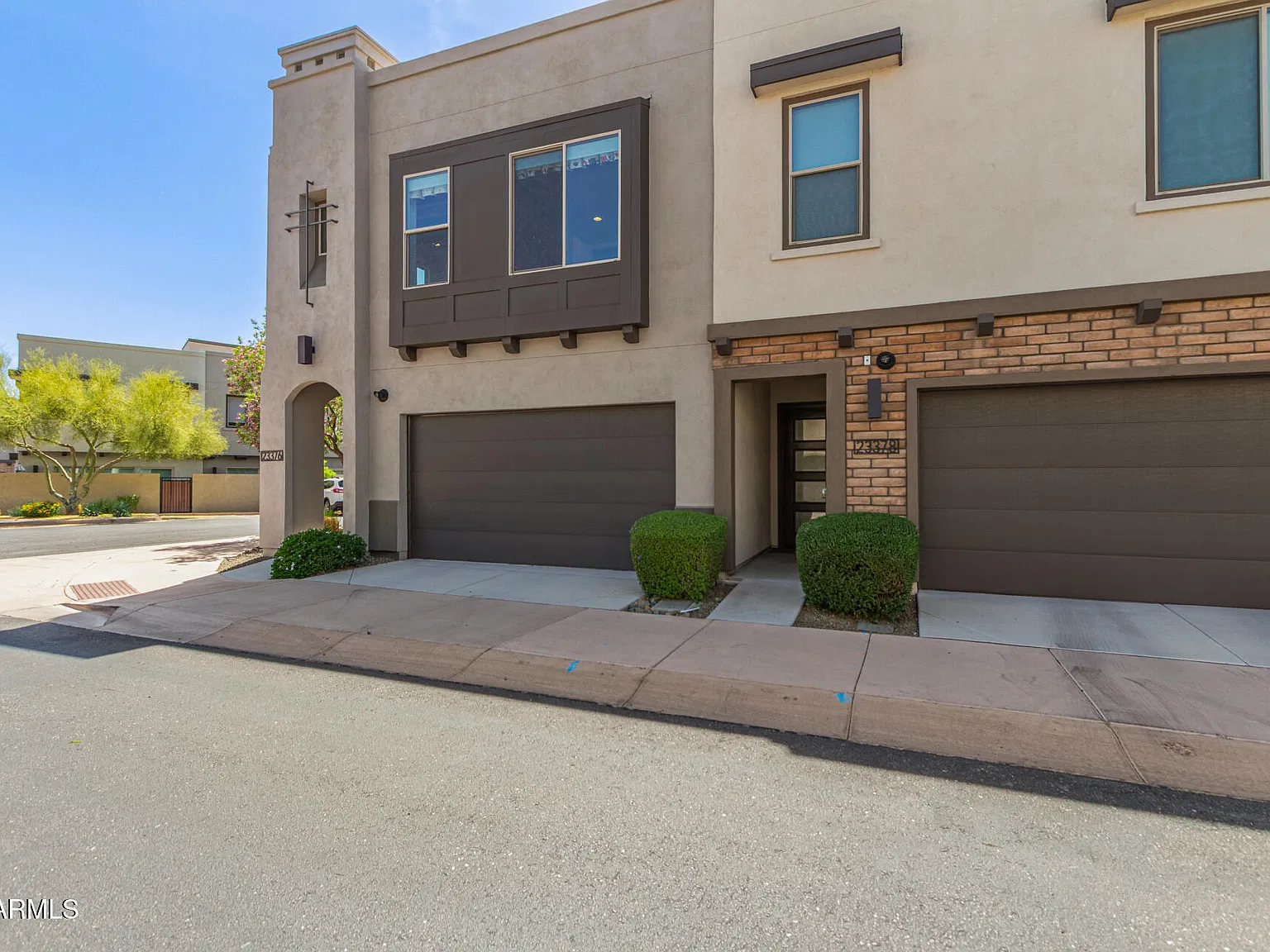 3 bed, 2.5 bath, 2378 sqft, $4,200 — Photo 3