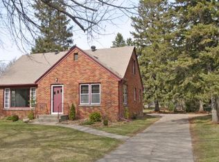 979 Sherren St W, Roseville, MN 55113