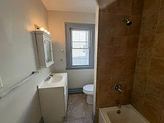 3 bed, 1.0 bath, 1048 sqft, $1,850 — Photo 3