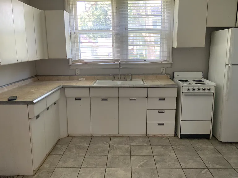 1049 N C St #1 — Photo 5