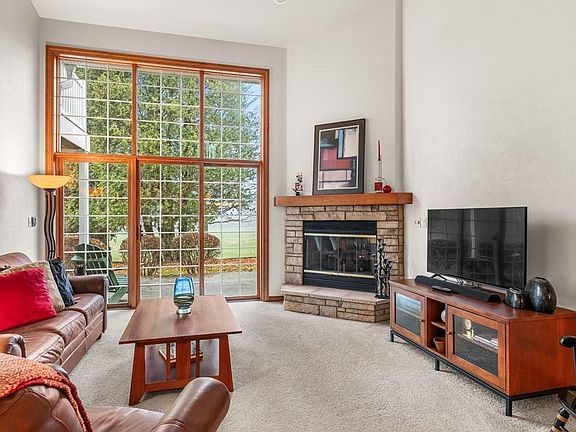 3rd image of 7690 Bonnie Brae Dr