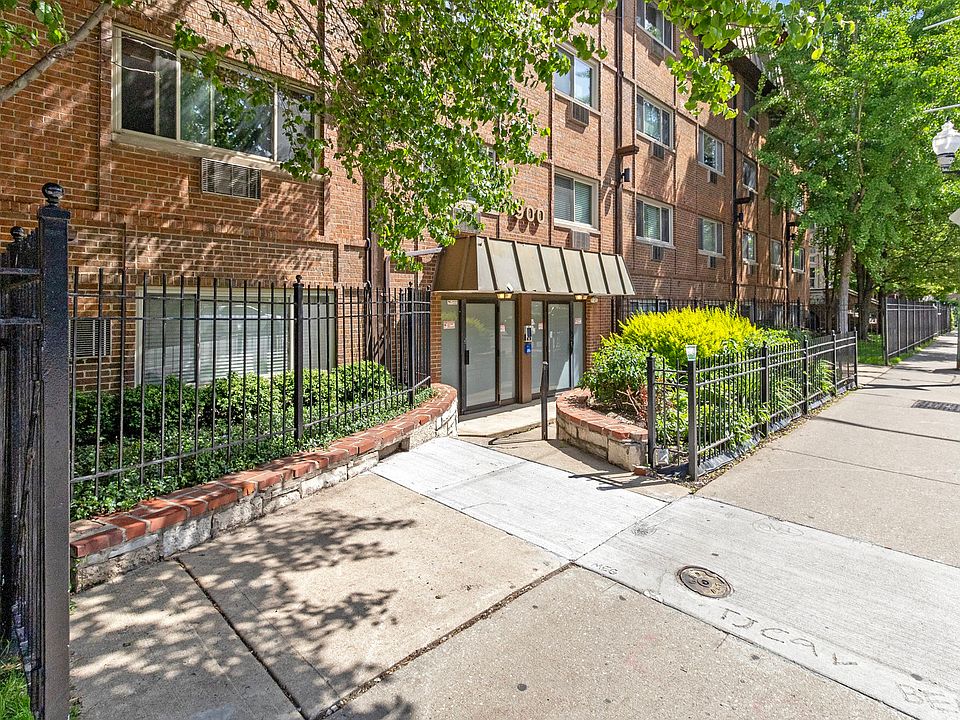1st image of 900 W Fullerton Ave APT 2A