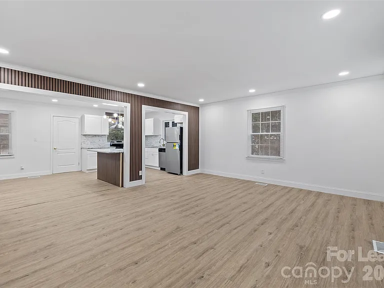 631 Townsend Ave — Photo 3