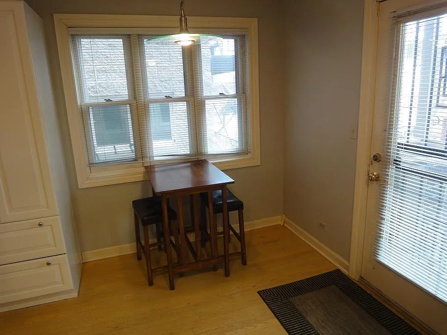 927 W Altgeld Street — Photo 3