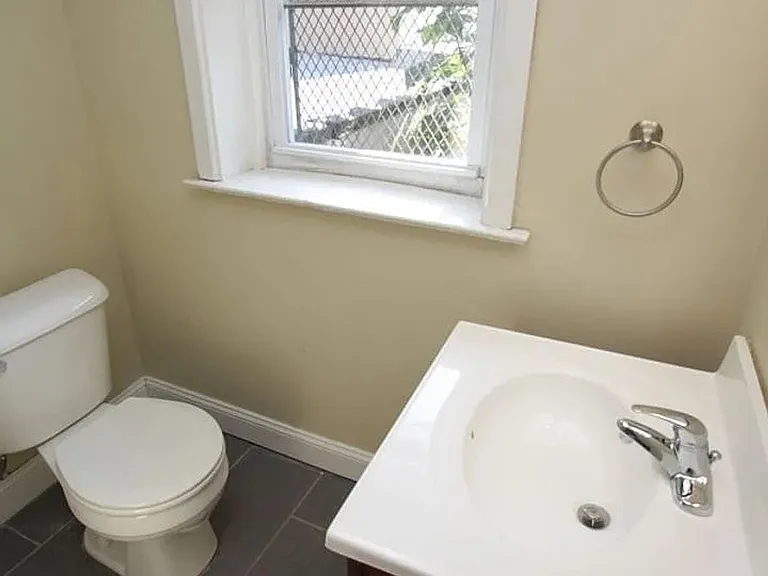 1260 Oak Ln — Photo 6
