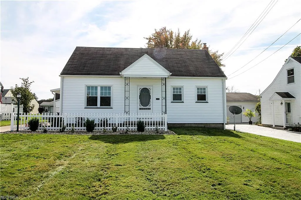 240 Renee Dr photo 1