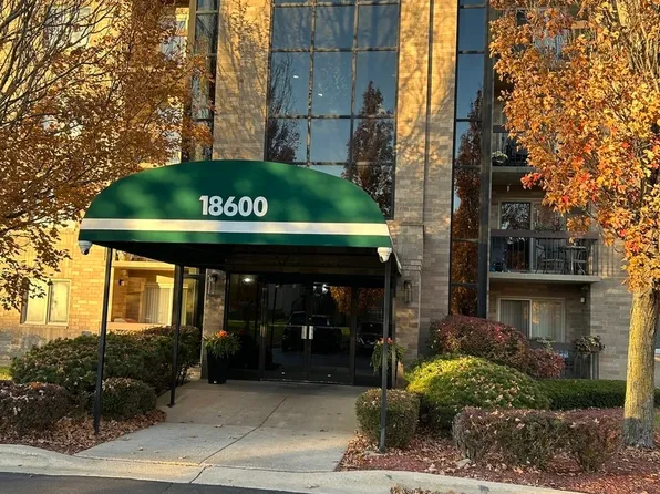 18600 Village West Dr APT 206, Hazel Crest, IL 60429