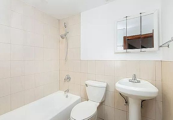 5th image of 818 Greene Ave #22