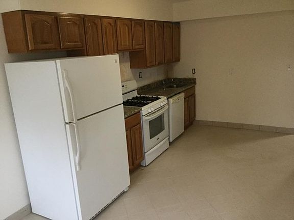 5th image of 7003 57th Dr Floor 3