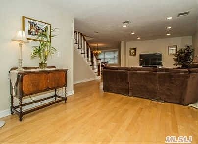 3rd image of 451 Jackson Ave