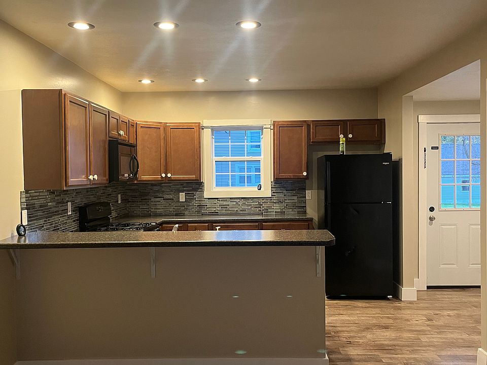 1st image of 628 Grant St