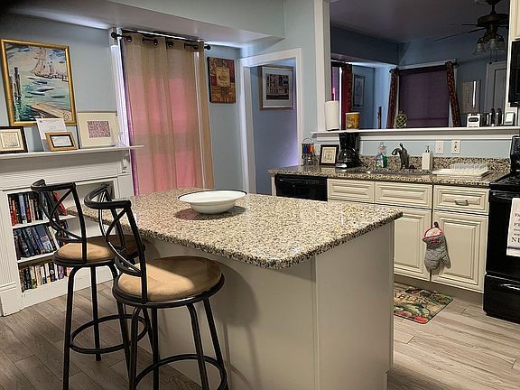 4th image of 626-628 Randolph Ave #2