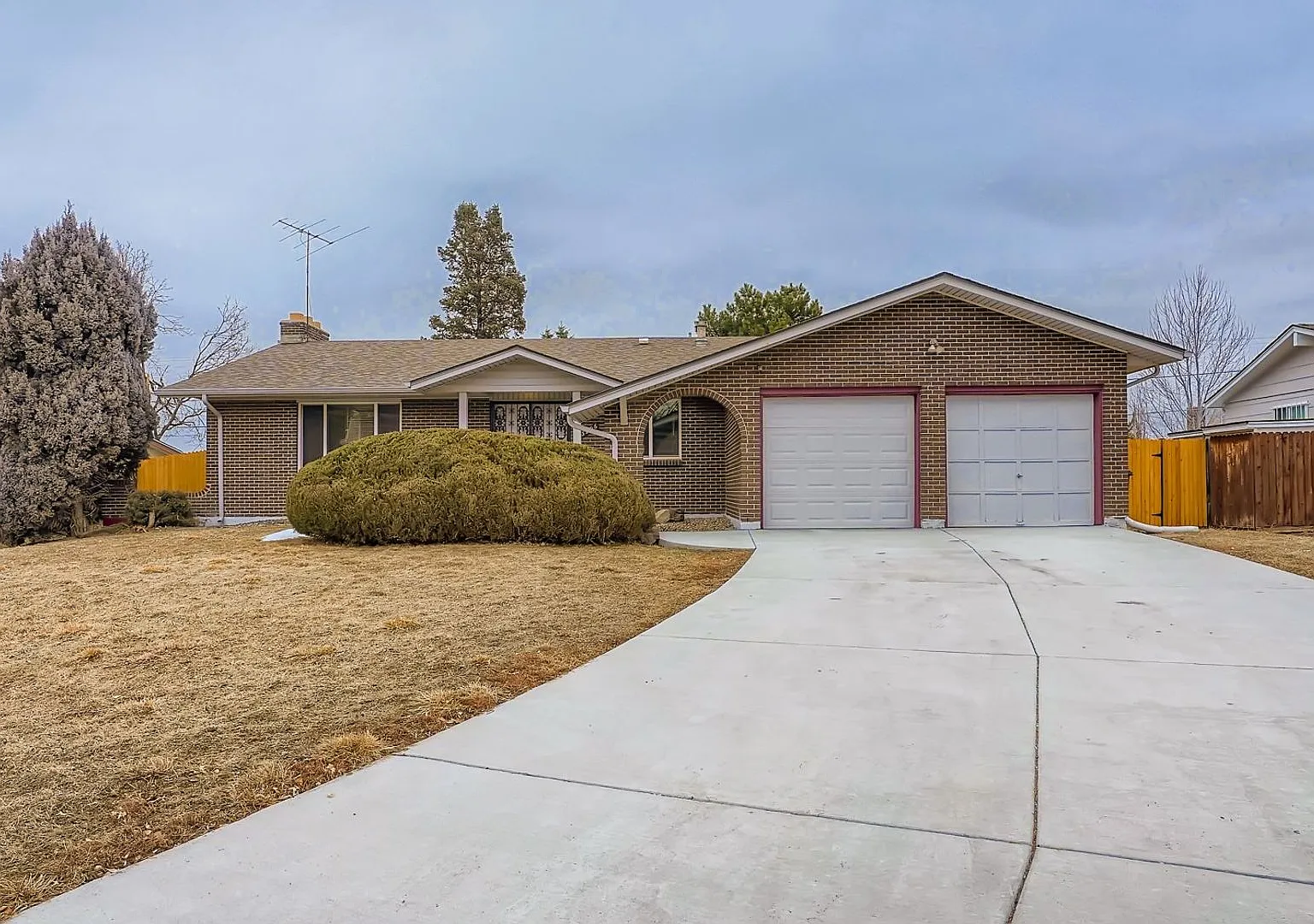 4 Weeks Free Rent & Free 55" Tv If Moved In By 8/31! Spacious 4bd/3ba Home With A/C, Large Yard, ... — Photo 2