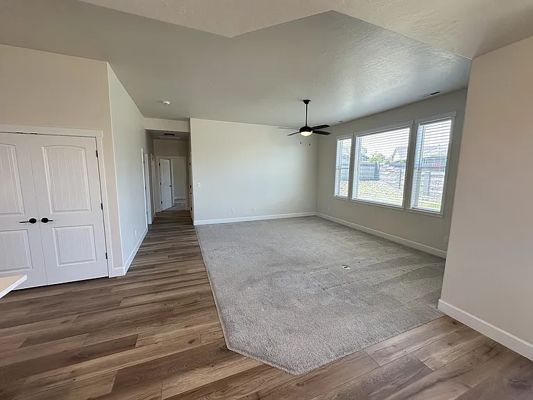 3304 S Zimmerman St — Photo 9
