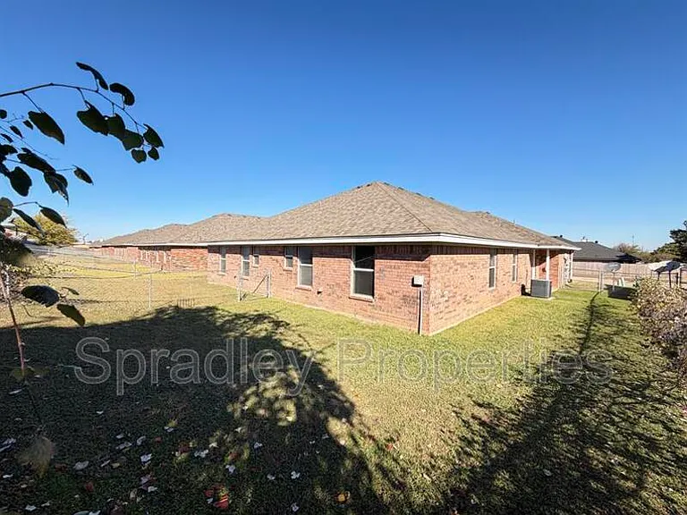 5700A Luxor Dr — Photo 16