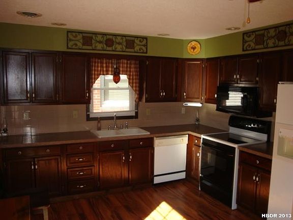 3rd image of 710 Carnahan Ave