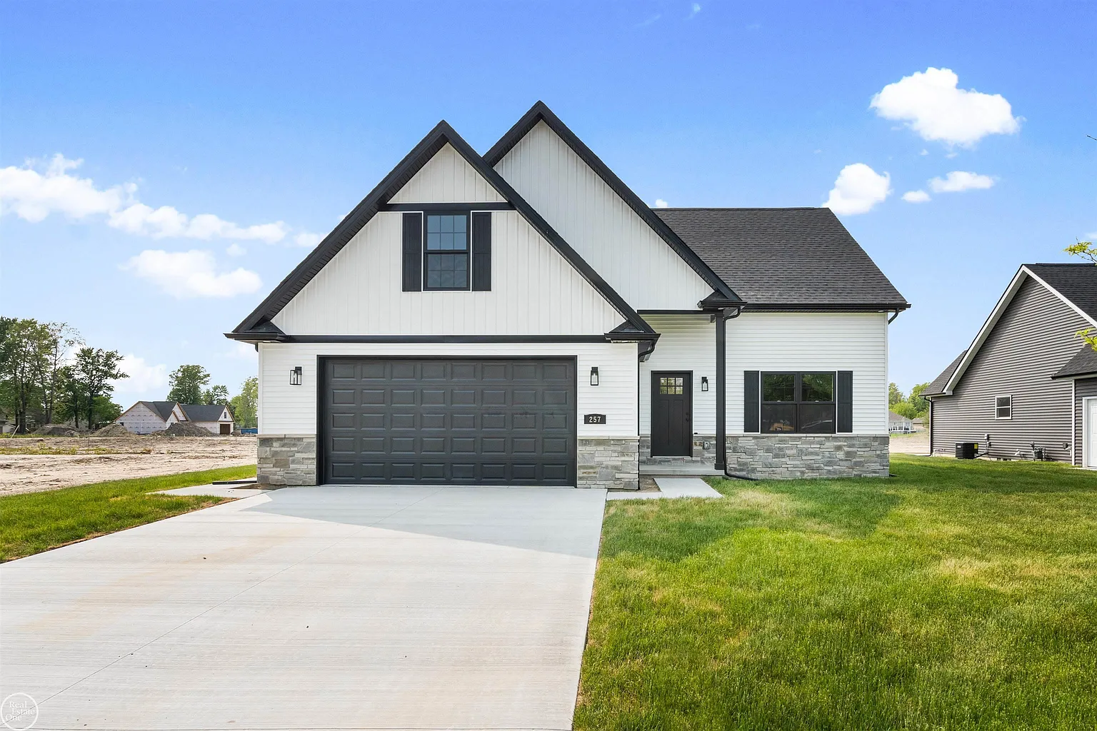 257 Carney Dr photo 1