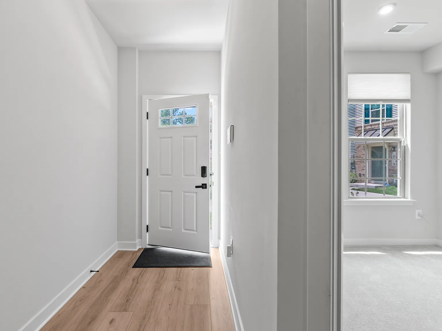 3 bed, 3.5 bath, 1600 sqft, $3,050 — Photo 4