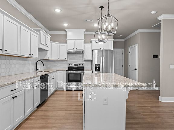 3rd image of 6 Bishop Ln