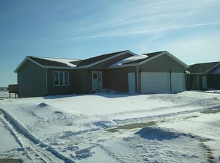 4725 E Calgary Ave, Bismarck, ND 58503