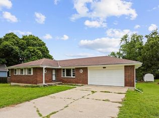 104 N June St, Dearborn, MO 64439