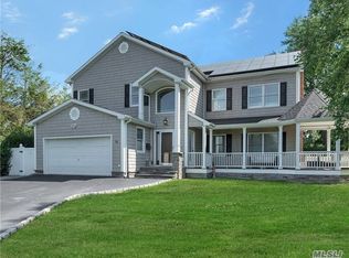 14 Fortune Ct, Commack, NY 11725