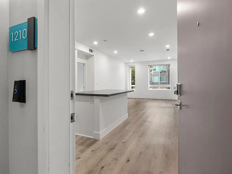 1210 Nolita — Photo 3