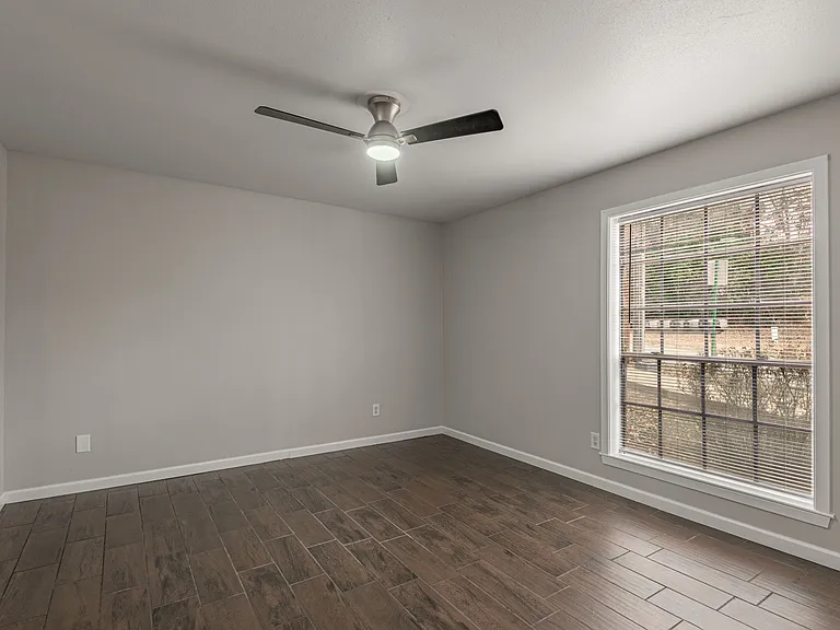 818 University Ave #2 — Photo 3