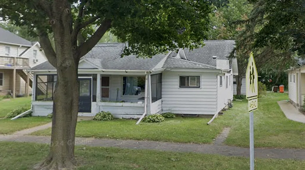 3 bed, 1200 sqft, $1,464 — Photo 1