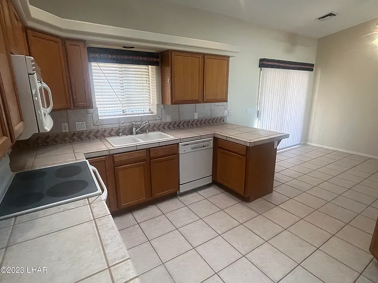 1650 Park Terrace Ave — Photo 6