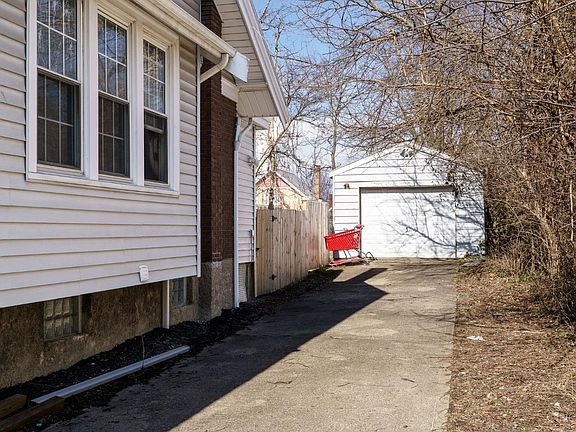 3rd image of 3730 Dina Ave