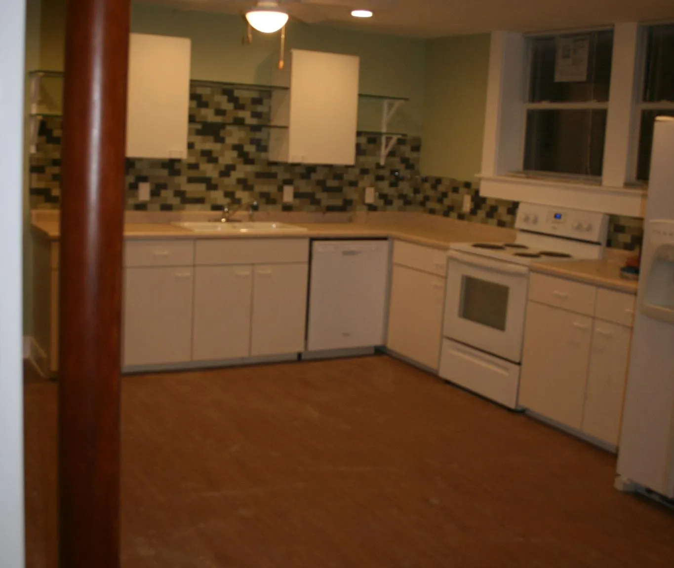 3 bed, 1100 sqft, $1,100 — Photo 2