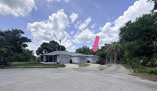 1054 Claudia St Photo 1