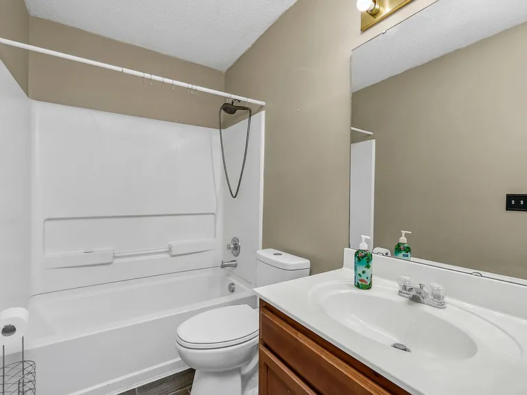 331 Woodcote Dr — Photo 20