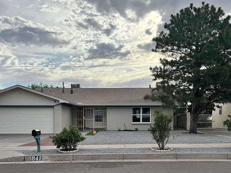 841 Marie Park Dr NE — Photo 1