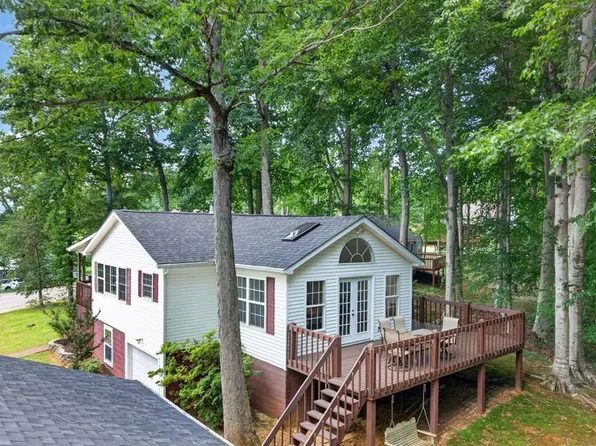 107 Lakeview Spur, Byrdstown, TN 38549