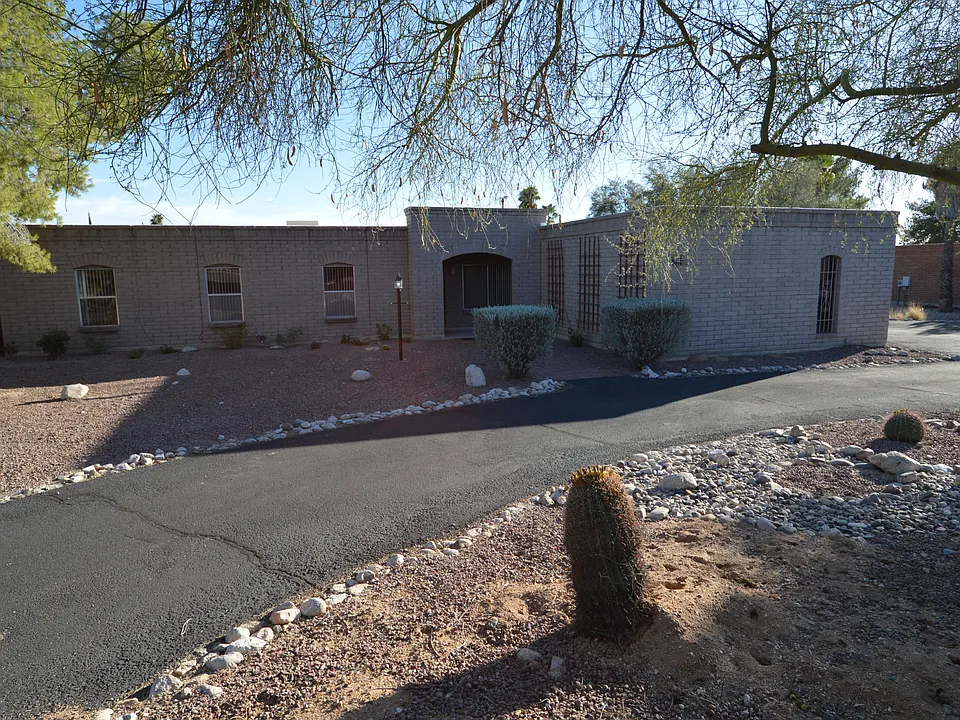 7722 E Knollwood Cir
