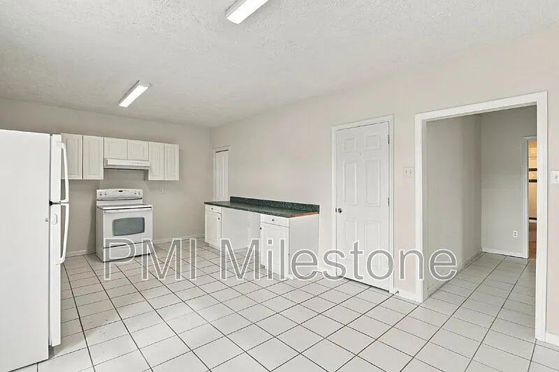 2 bed, 1.0 bath, 1712 sqft, $1,230 — Photo 4