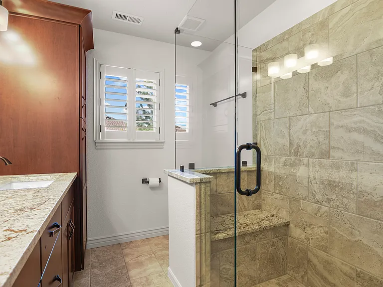 5440 Broadmoor Bluffs Dr — Photo 23