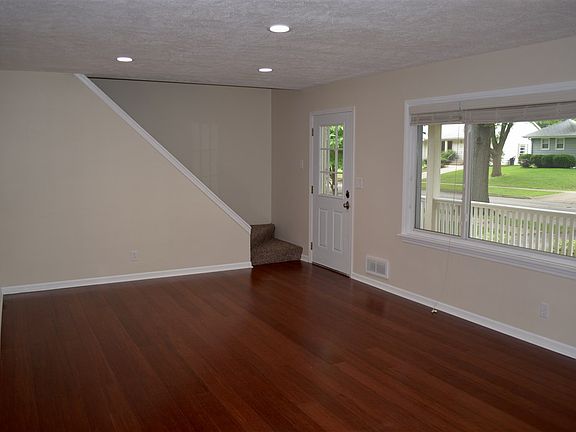 4th image of 2623 Oak Grove Ln