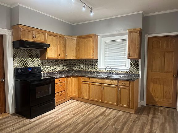 3rd image of 582 Westford St